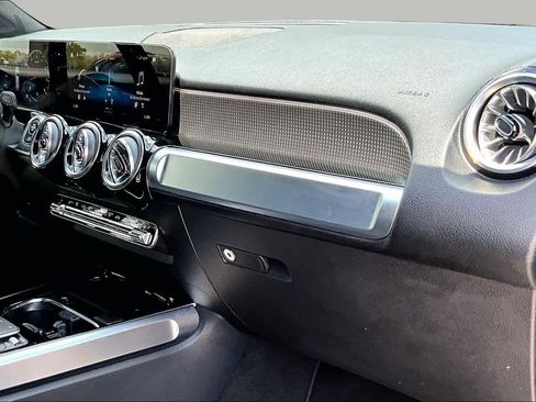 Used 2023 Mercedes-Benz GLB 250 image 19