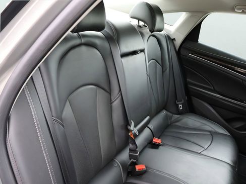 Used 2018 Buick LaCrosse Essence FWD image 13