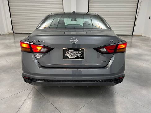 Used 2024 Nissan Altima 2.5 SV AWD/4WD image 6