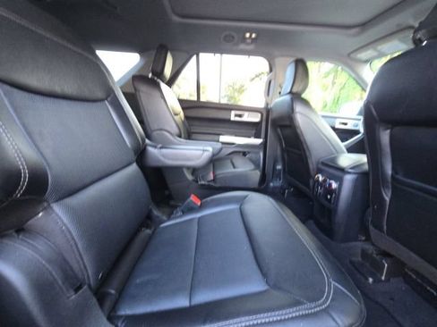 Used 2021 Ford Explorer Limited w/ Equipment Group 301A RWD image 17