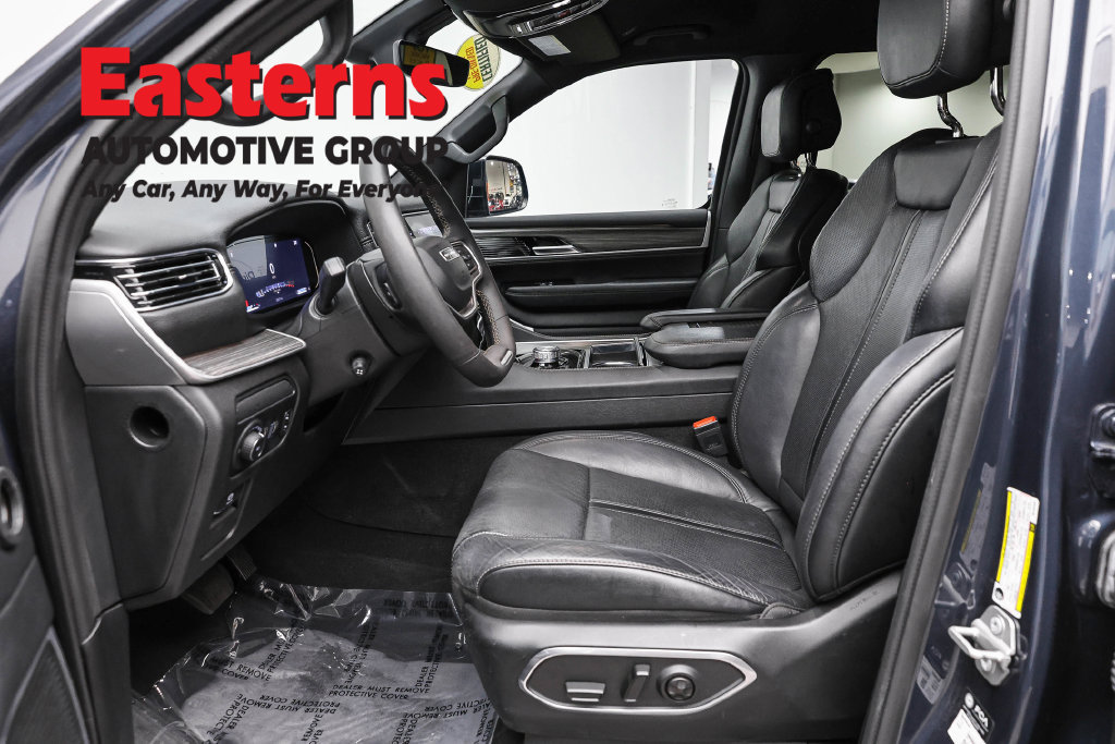 Used 2024 Jeep Wagoneer L Series II w/ Flexible Seating Group RWD image 15