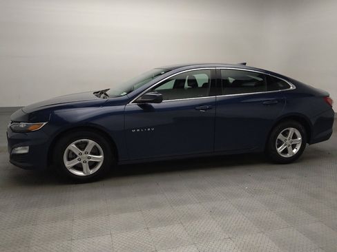 Used 2022 Chevrolet Malibu LT FWD image 2
