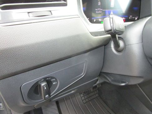 Used 2024 Volkswagen Tiguan S image 23