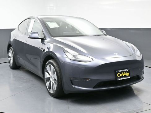 Used 2023 Tesla Model Y Long Range image 2