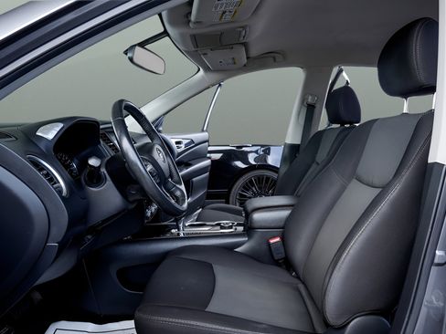 Used 2019 Nissan Pathfinder SV AWD/4WD image 10
