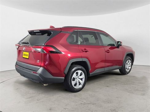 Used 2020 Toyota RAV4 LE image 5