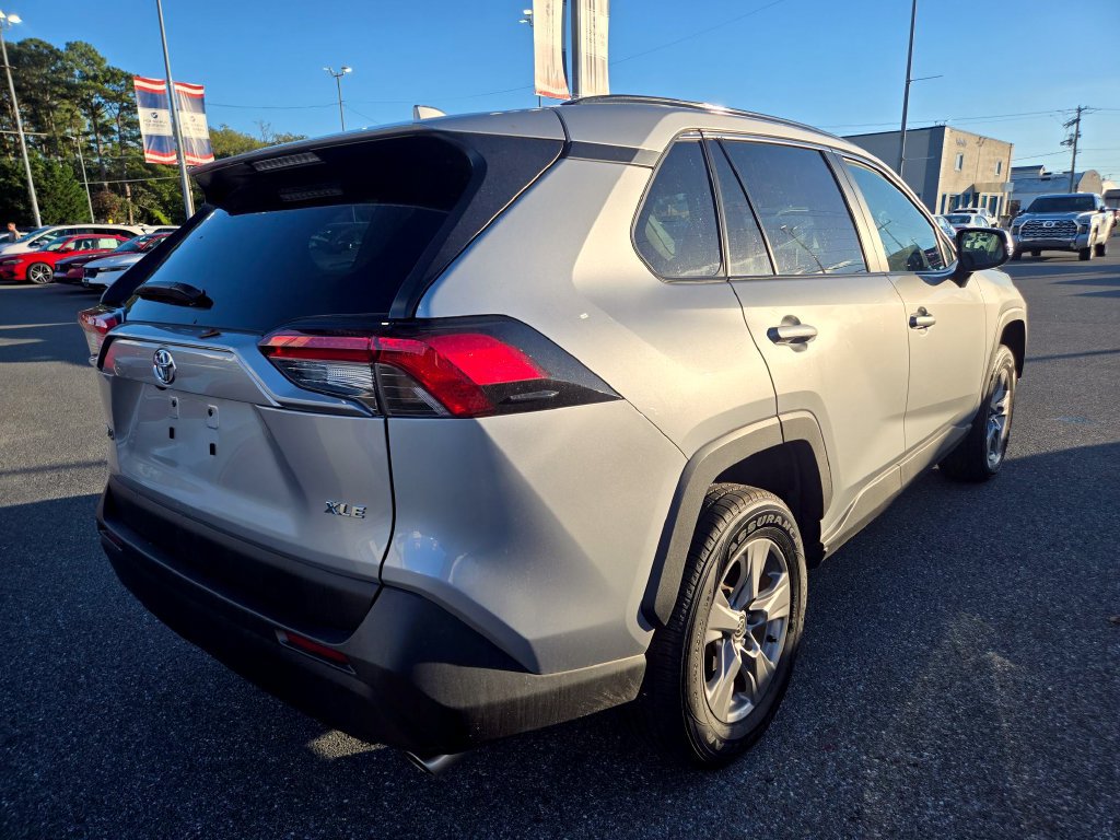 Used 2025 Toyota RAV4 XLE FWD image 5