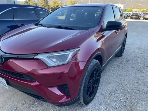 Used 2018 Toyota RAV4 LE w/ All Weather Liner Package FWD image 5