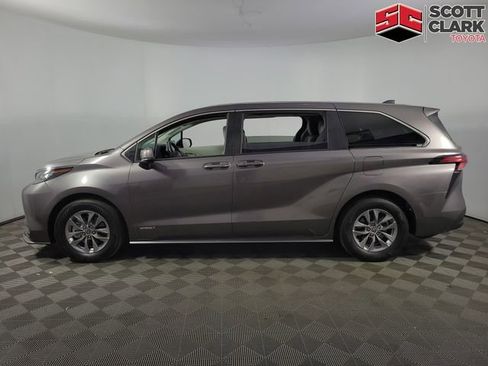 Used 2021 Toyota Sienna LE FWD image 4