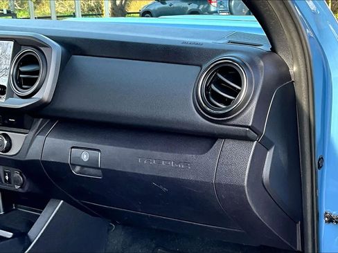 Used 2019 Toyota Tacoma TRD Sport image 19