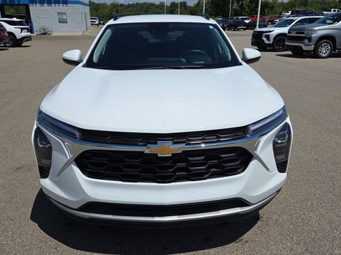Used 2024 Chevrolet Trax LT w/ Driver Confidence Package FWD image 10