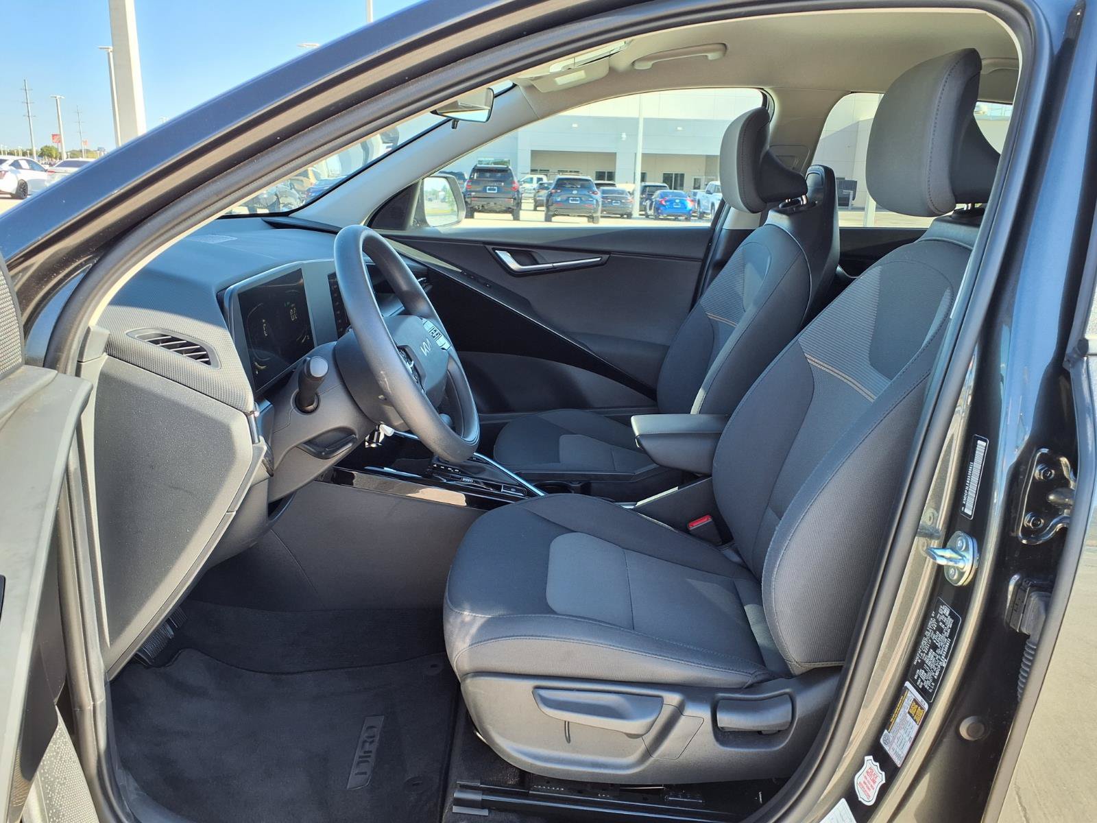 Used 2025 Kia Niro LX FWD image 23