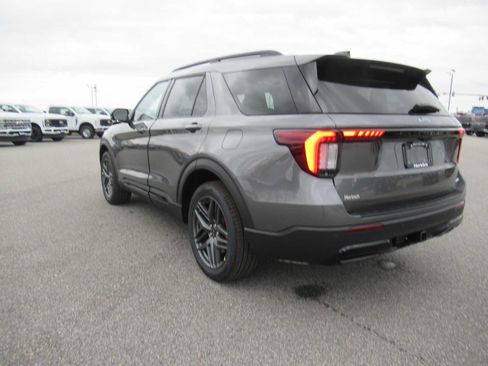 New 2026 Ford Explorer ST-Line w/ ST-Line Street Pack AWD/4WD image 7