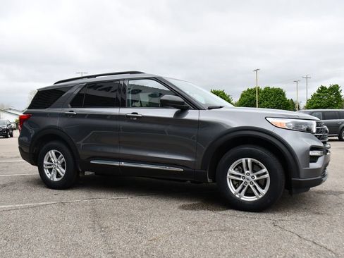Used 2023 Ford Explorer XLT w/ Equipment Group 202A AWD/4WD image 8