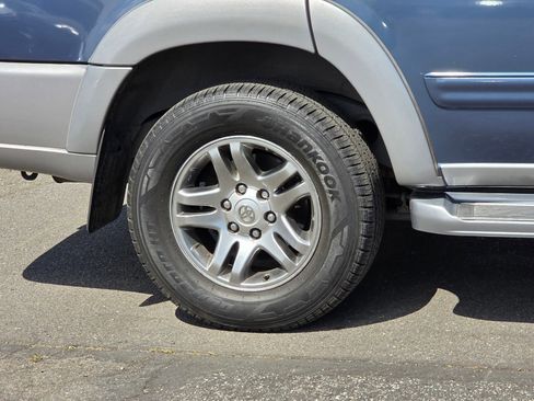Used 2004 Toyota Sequoia SR5 RWD image 9