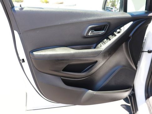 Used 2020 Chevrolet Trax LS FWD image 9