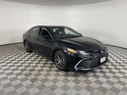 Used 2023 Toyota Camry XLE w/ Navigation Package FWD image 17