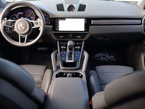 Certified 2023 Porsche Cayenne Platinum Edition image 21