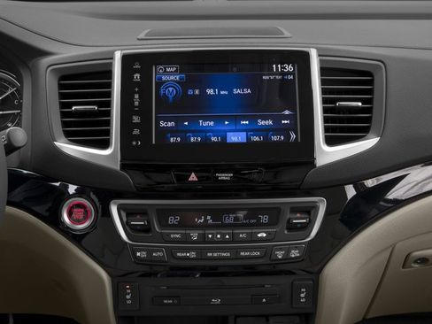 Used 2017 Honda Pilot Touring image 11