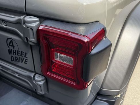 Used 2021 Jeep Wrangler Unlimited Sport AWD/4WD image 11