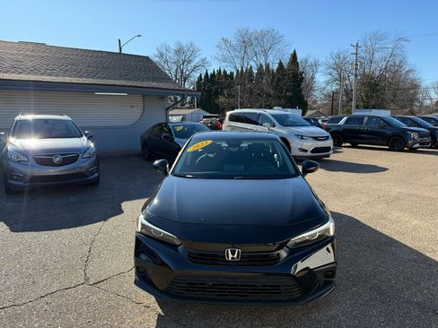 Used 2023 Honda Civic LX image 2