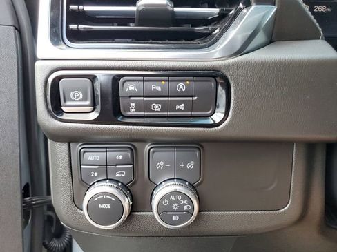 Used 2025 GMC Yukon XL Denali AWD/4WD image 28