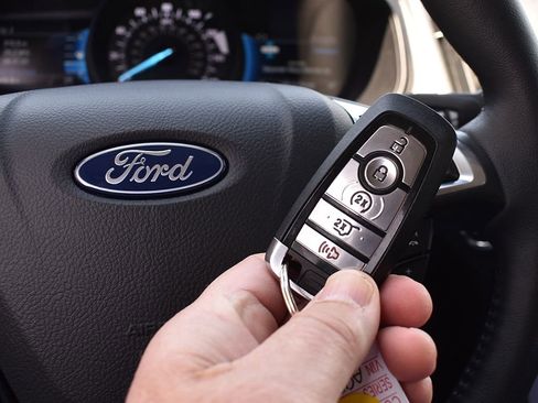 Used 2024 Ford Edge SEL w/ Convenience Package AWD/4WD image 11