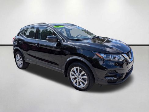 Used 2020 Nissan Rogue Sport SV image 2