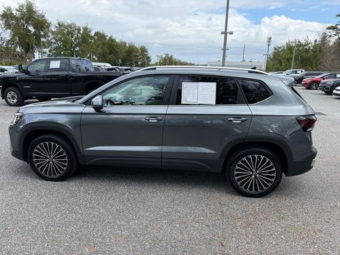 Used 2025 Volkswagen Taos SE image 14