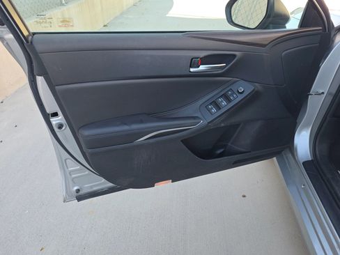Used 2019 Toyota Avalon XLE w/ Moonroof Package FWD image 25