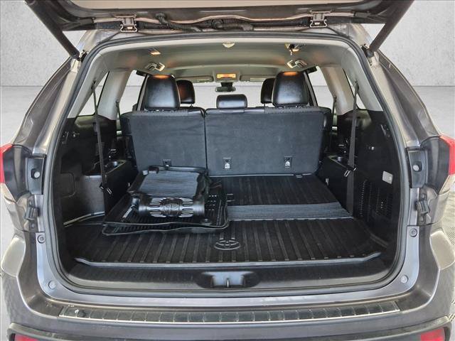 Used 2018 Toyota Highlander Plus AWD/4WD image 6