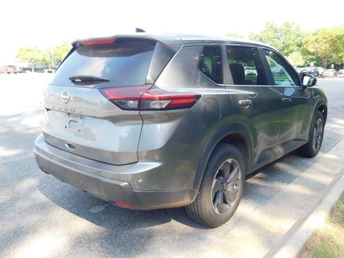 Used 2025 Nissan Rogue SV FWD image 4