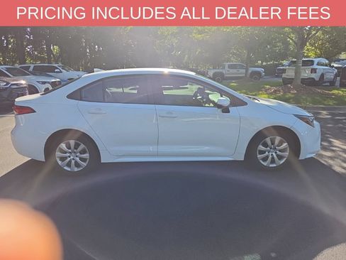 Used 2022 Toyota Corolla LE FWD image 13