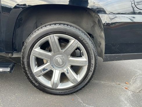 Used 2017 Cadillac Escalade ESV Premium Luxury image 37