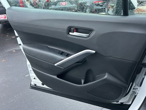 Used 2023 Toyota Corolla Cross XLE image 27