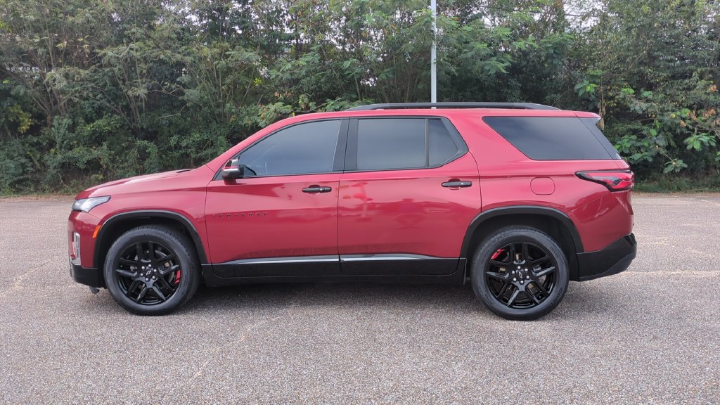 Used 2022 Chevrolet Traverse Premier w/ Redline Edition FWD image 8