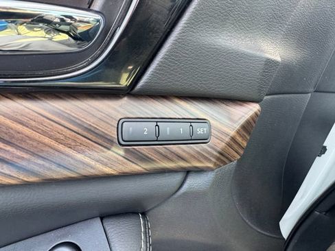 Used 2017 Nissan Maxima Platinum FWD image 23