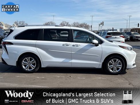 Used 2023 Toyota Sienna Platinum image 9