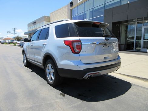 Used 2017 Ford Explorer XLT w/ Equipment Group 202A AWD/4WD image 5