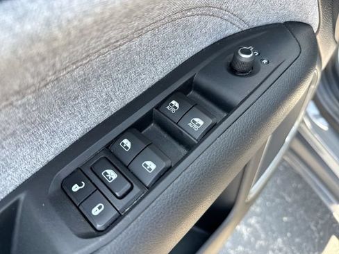 Used 2023 Jeep Compass Latitude w/ Sun and Sound Group AWD/4WD image 13