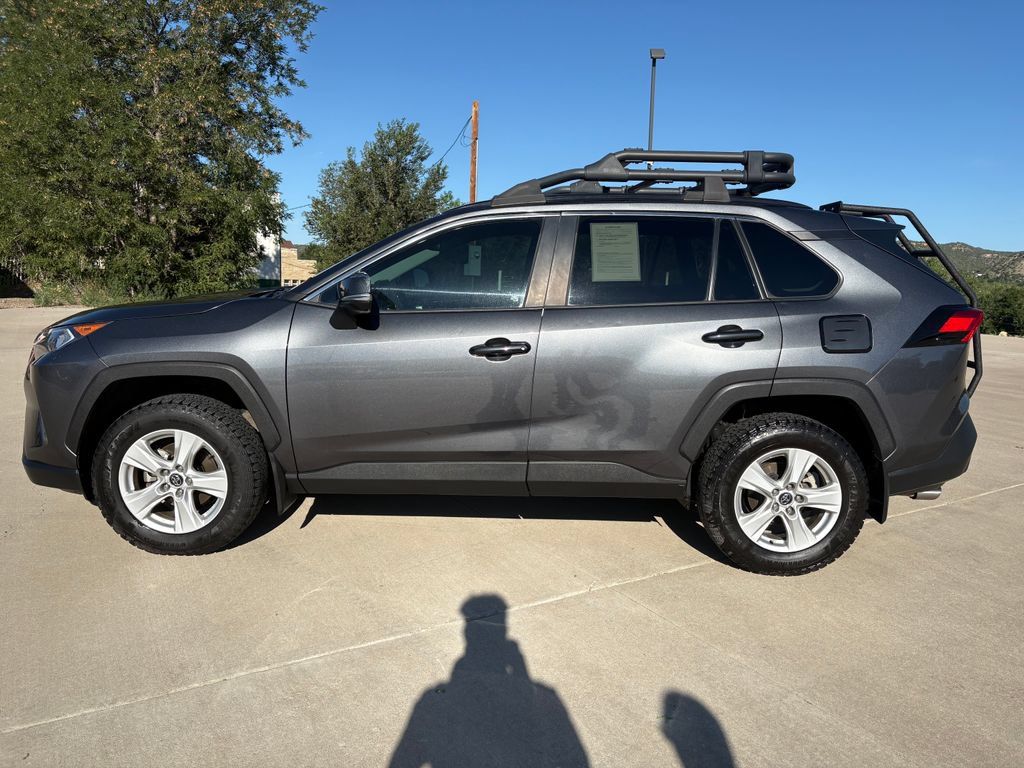 Used 2021 Toyota RAV4 XLE AWD/4WD image 6