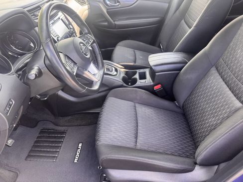 Used 2019 Nissan Rogue SV image 8