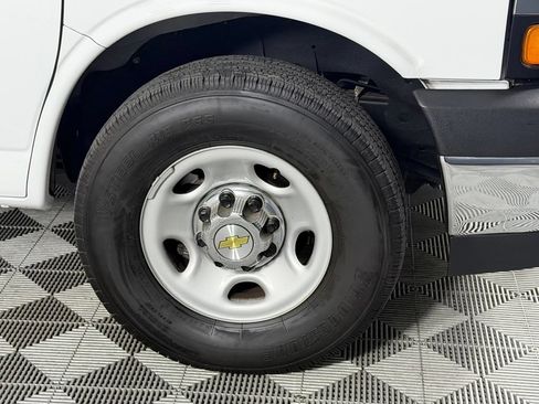 Used 2025 Chevrolet Express 3500 LT w/ LT Preferred Equipment Group RWD image 12