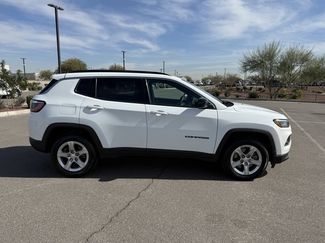 Used 2023 Jeep Compass Latitude video 4
