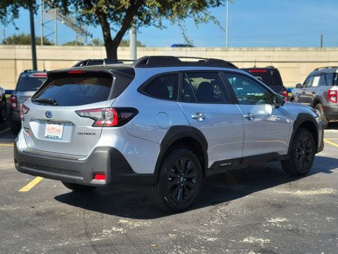 Used 2025 Subaru Outback Onyx Edition image 4