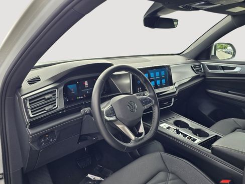 Certified 2025 Volkswagen Atlas Cross Sport SE AWD/4WD image 5