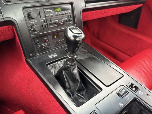 Used 1988 Chevrolet Corvette Coupe RWD image 18