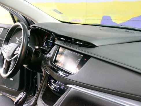 Used 2018 Cadillac XT5 Luxury w/ Driver Awareness Package AWD/4WD image 10