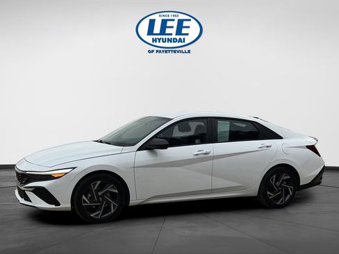Certified 2025 Hyundai Elantra Sport image 8