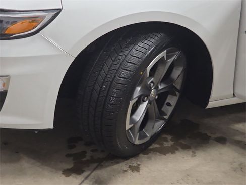 Certified 2020 Chevrolet Malibu LT image 30